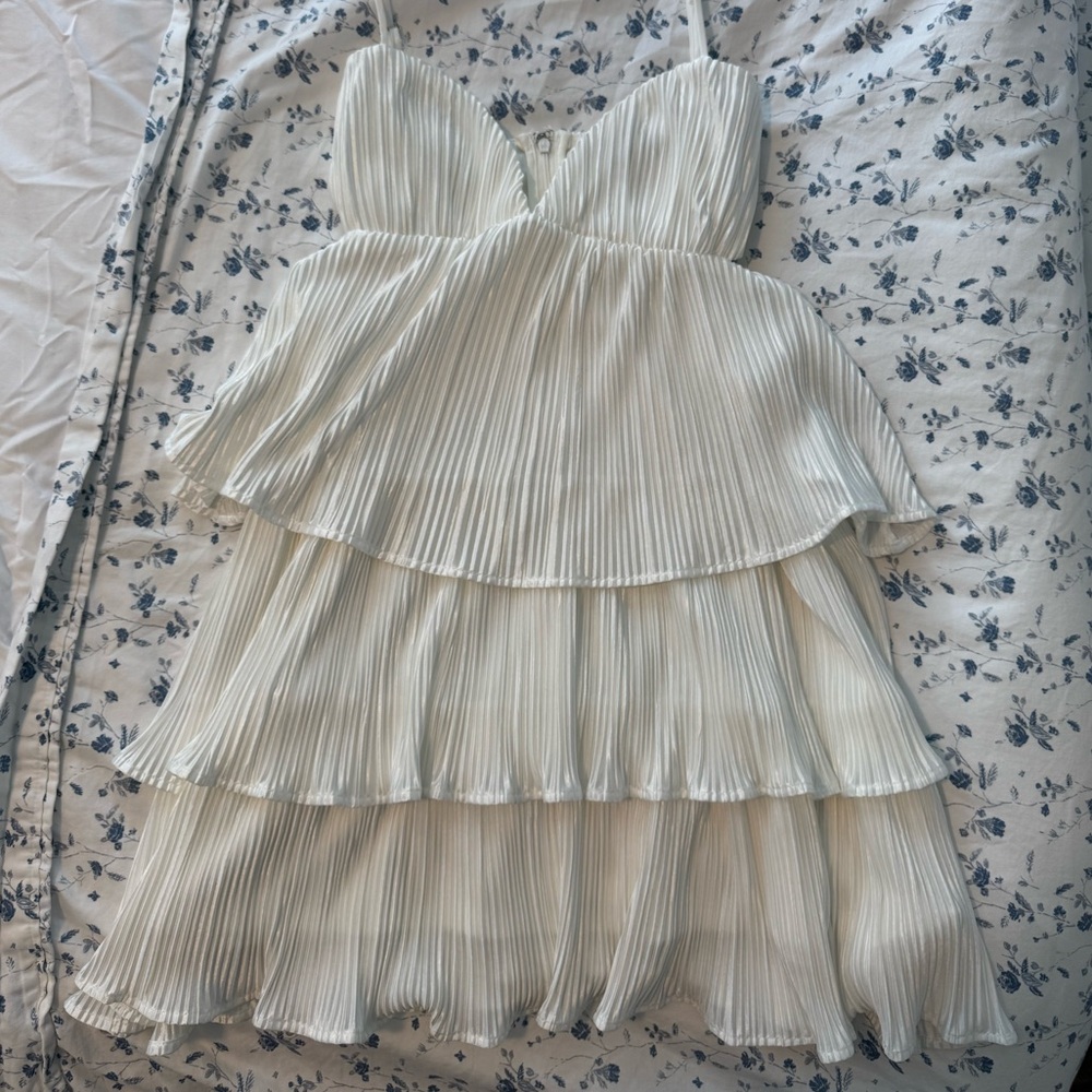 Lulu's White Pleated Floral Dress